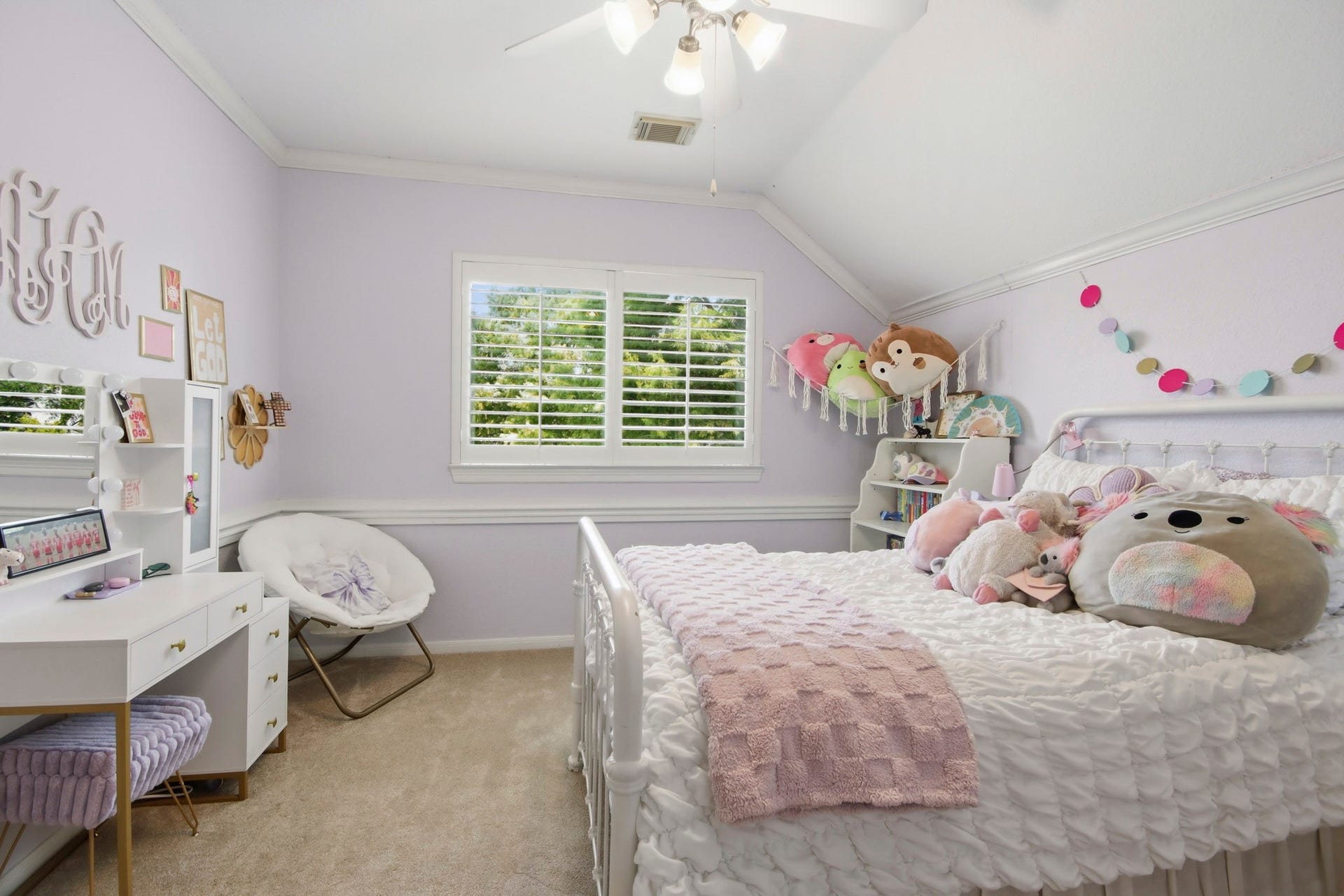 Upstairs secondary bedroom