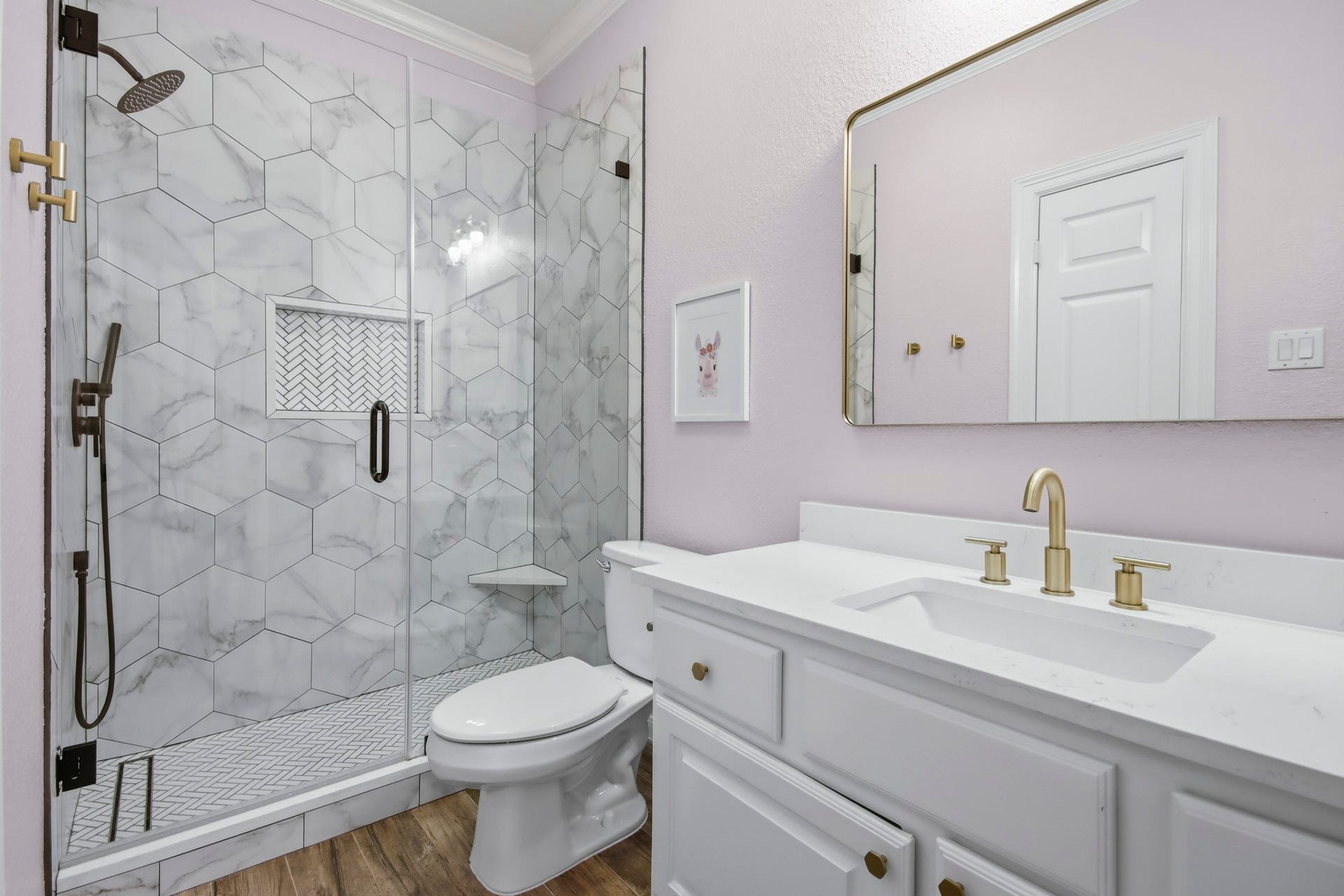 Upstairs updated full secondary bathroom.