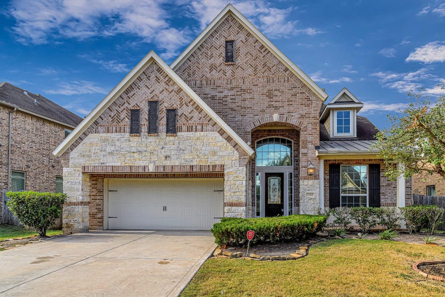 Property photo for 6718 Miller Shadow Lane, Sugar Land, TX