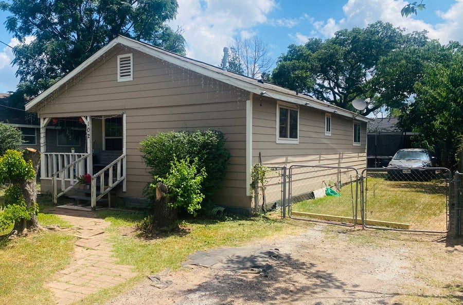 Property photo for 102 Avenue A, Willis, TX