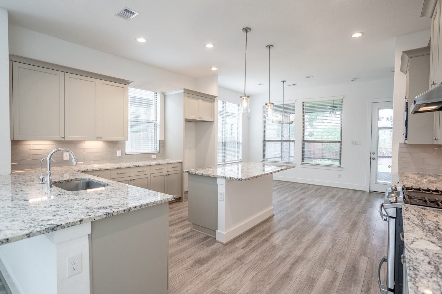 10719 Blossom River Drive, Missouri City, TX 77459 Center island with custom upgrades