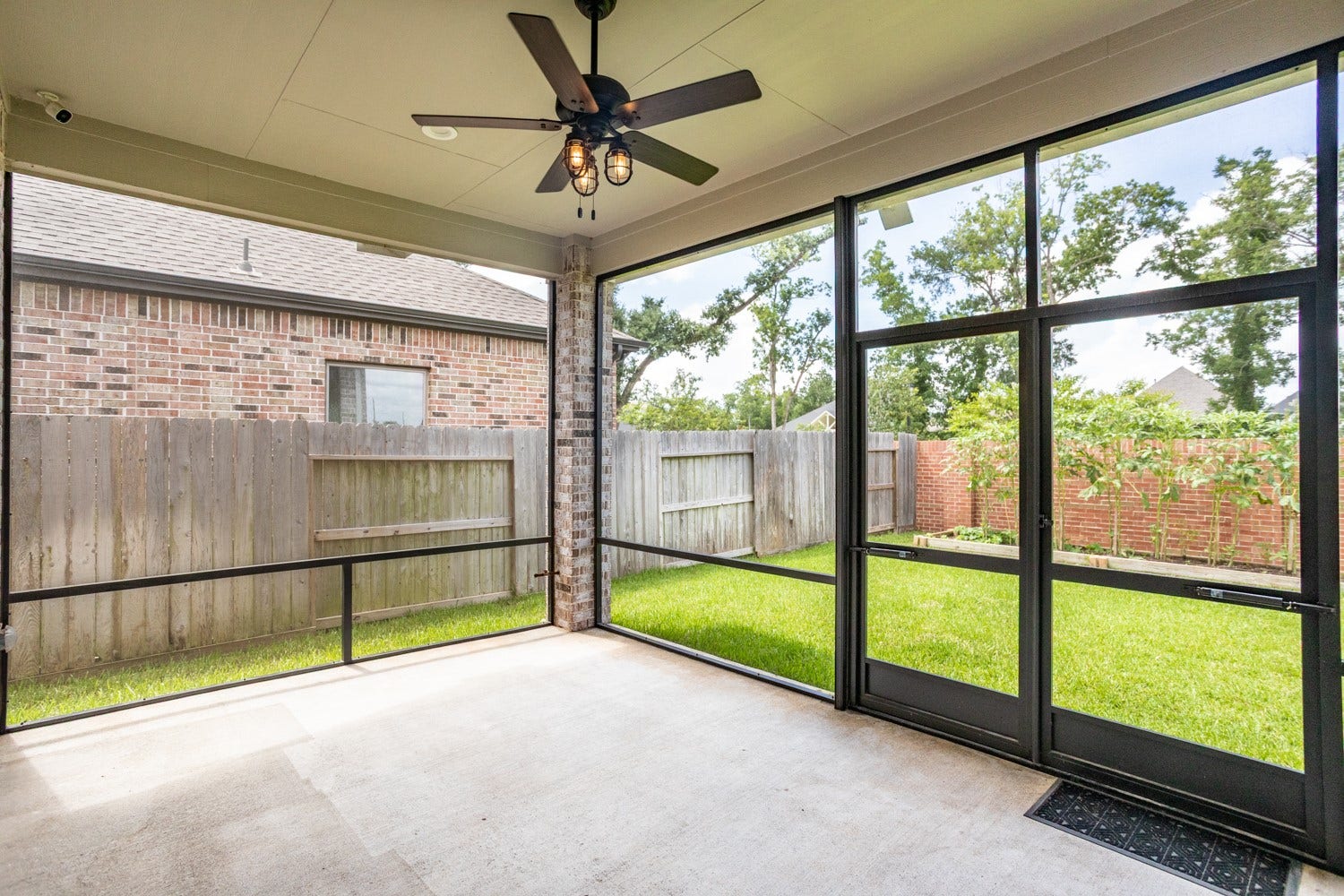 10719 Blossom River Drive, Missouri City, TX 77459 Screened in porch