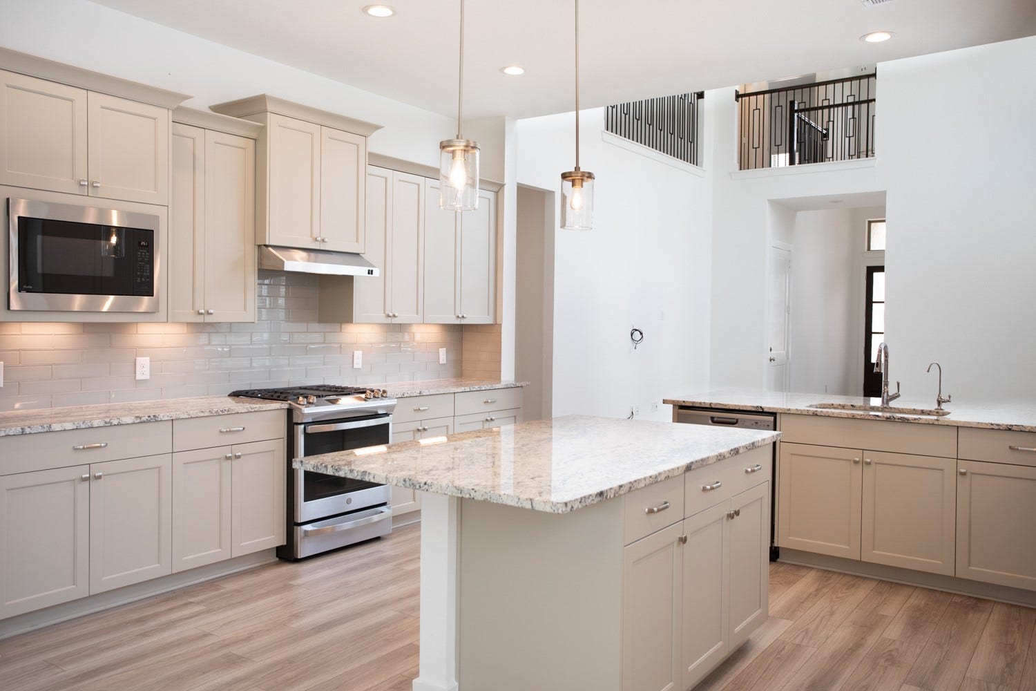 10719 Blossom River Drive, Missouri City, TX 77459 Space for several cooking stations