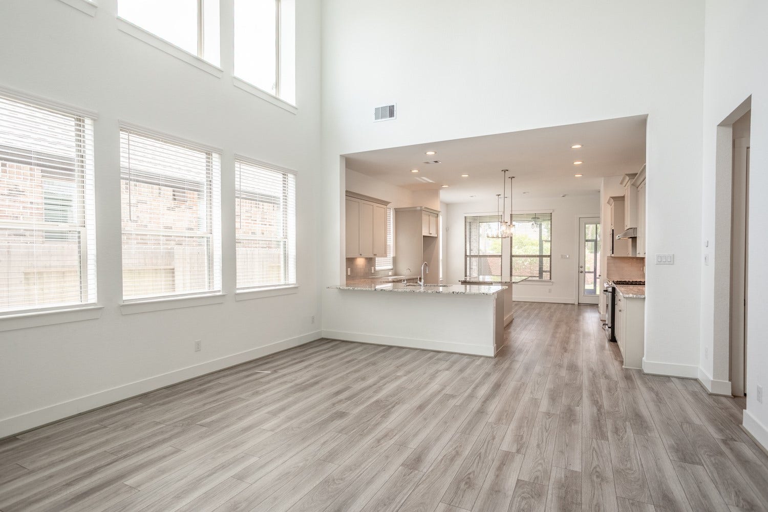 10719 Blossom River Drive, Missouri City, TX 77459 Open floor plan with a wall of windows