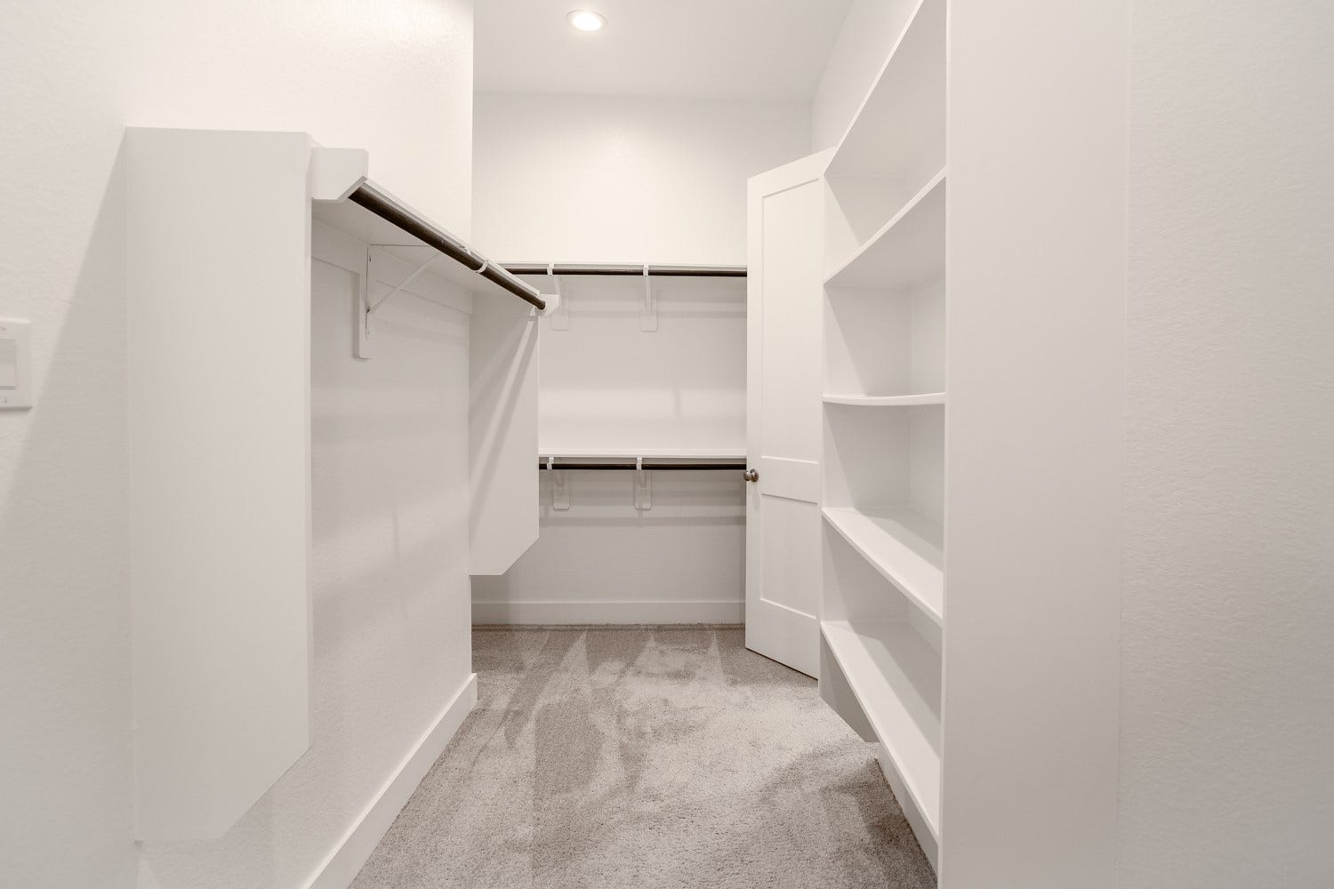 10719 Blossom River Drive, Missouri City, TX 77459 Large Primary closet with access to laundry
