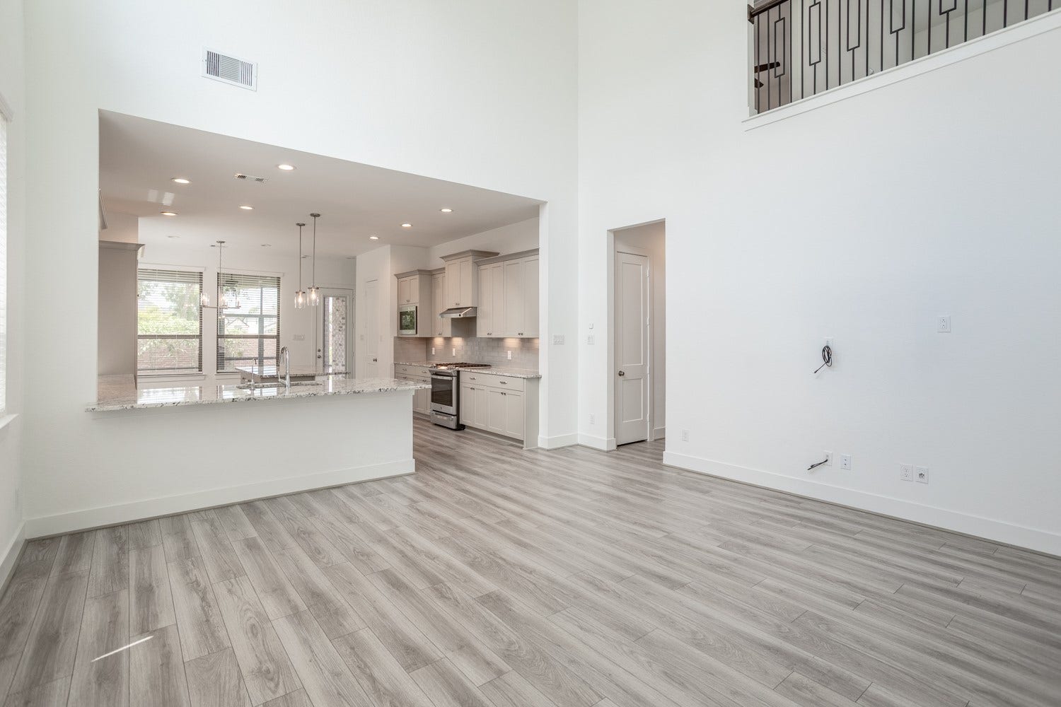 10719 Blossom River Drive, Missouri City, TX 77459 High ceilings in the main living area