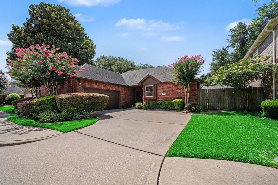Property photo for 2926 Highland Lakes Drive, Missouri City, TX