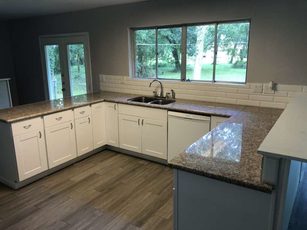 3515 Elm Drive, Dickinson, TX 77539 3515 Elm Drive, Dickinson, TX 77539