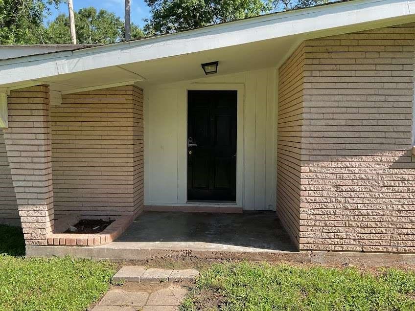 3515 Elm Drive, Dickinson, TX 77539 3515 Elm Drive, Dickinson, TX 77539