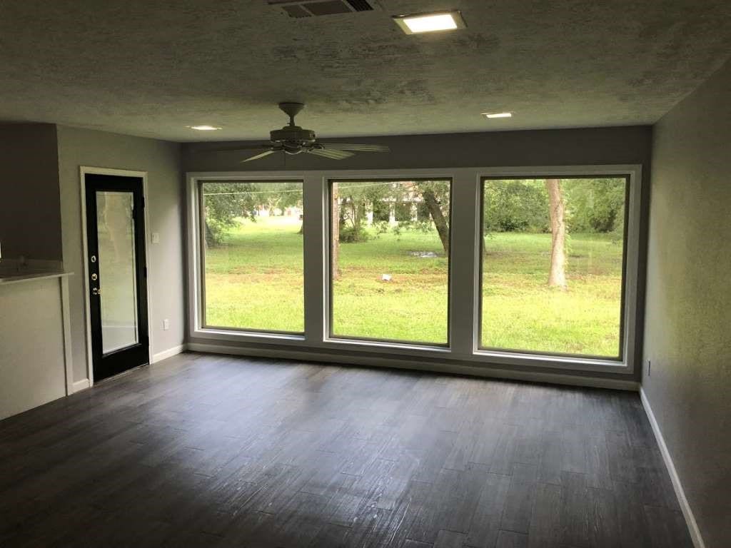3515 Elm Drive, Dickinson, TX 77539 3515 Elm Drive, Dickinson, TX 77539