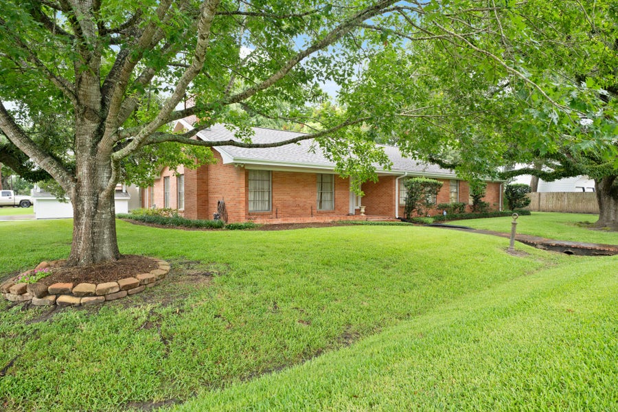 Property photo for 303 S Jackson Street, Alvin, TX