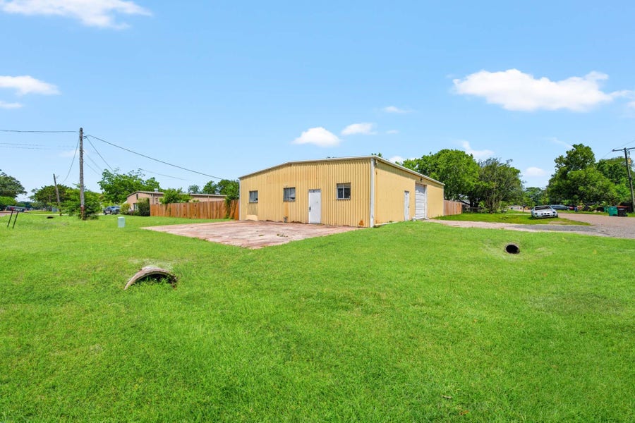 Property photo for 516 Cedar Bayou Road, Baytown, TX