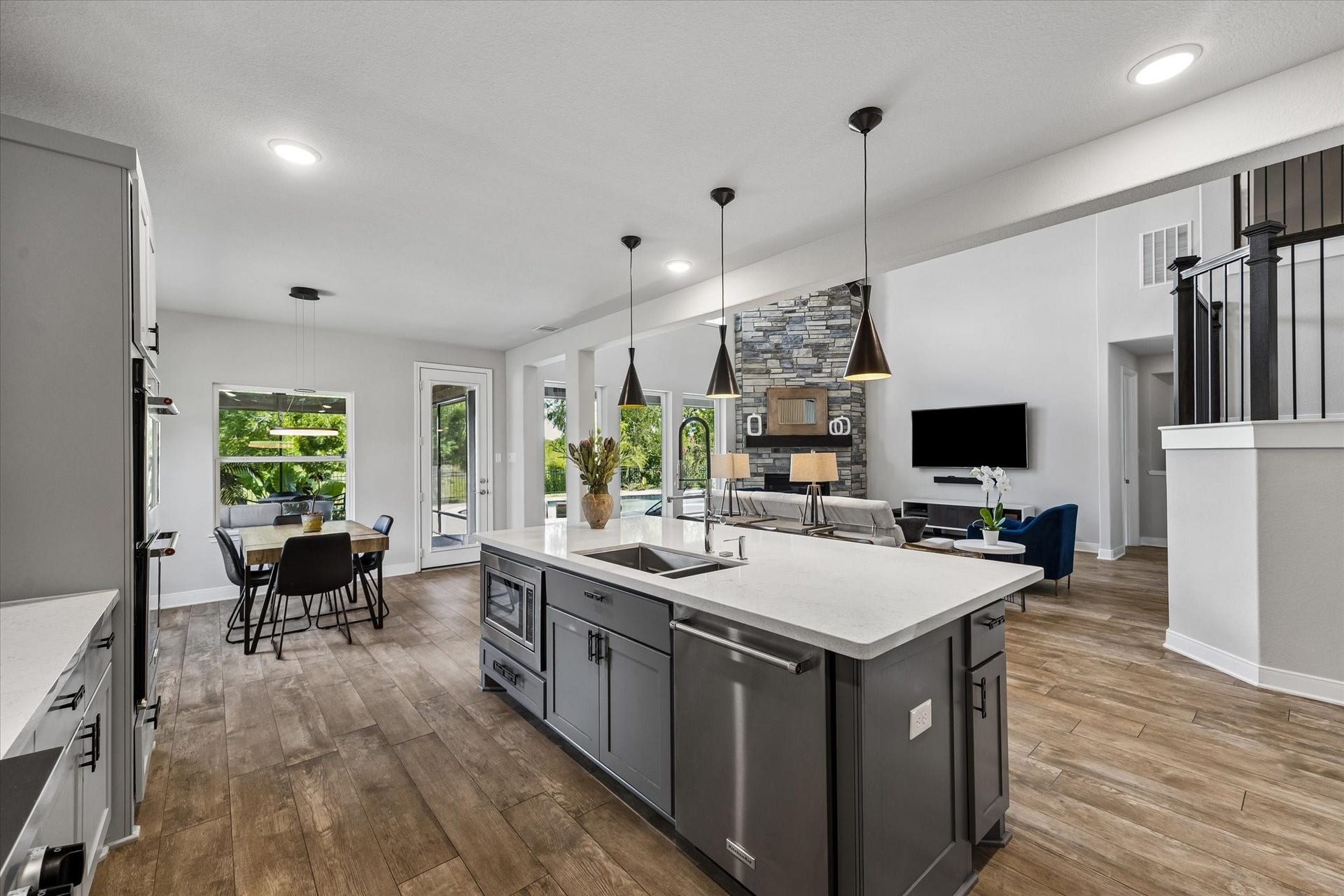 21322 Prairie Plains Lane, Richmond, TX 77406 Large kitchen provides easy access to breakfast room, great room and oversized screened in patio off breakfast room.
