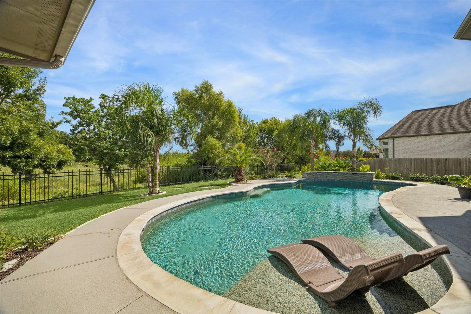 21322 Prairie Plains Lane, Richmond, TX 77406 Richmond, TX is the dream! 25 minutes to downtown and you will rush home for these serene views and park like setting.