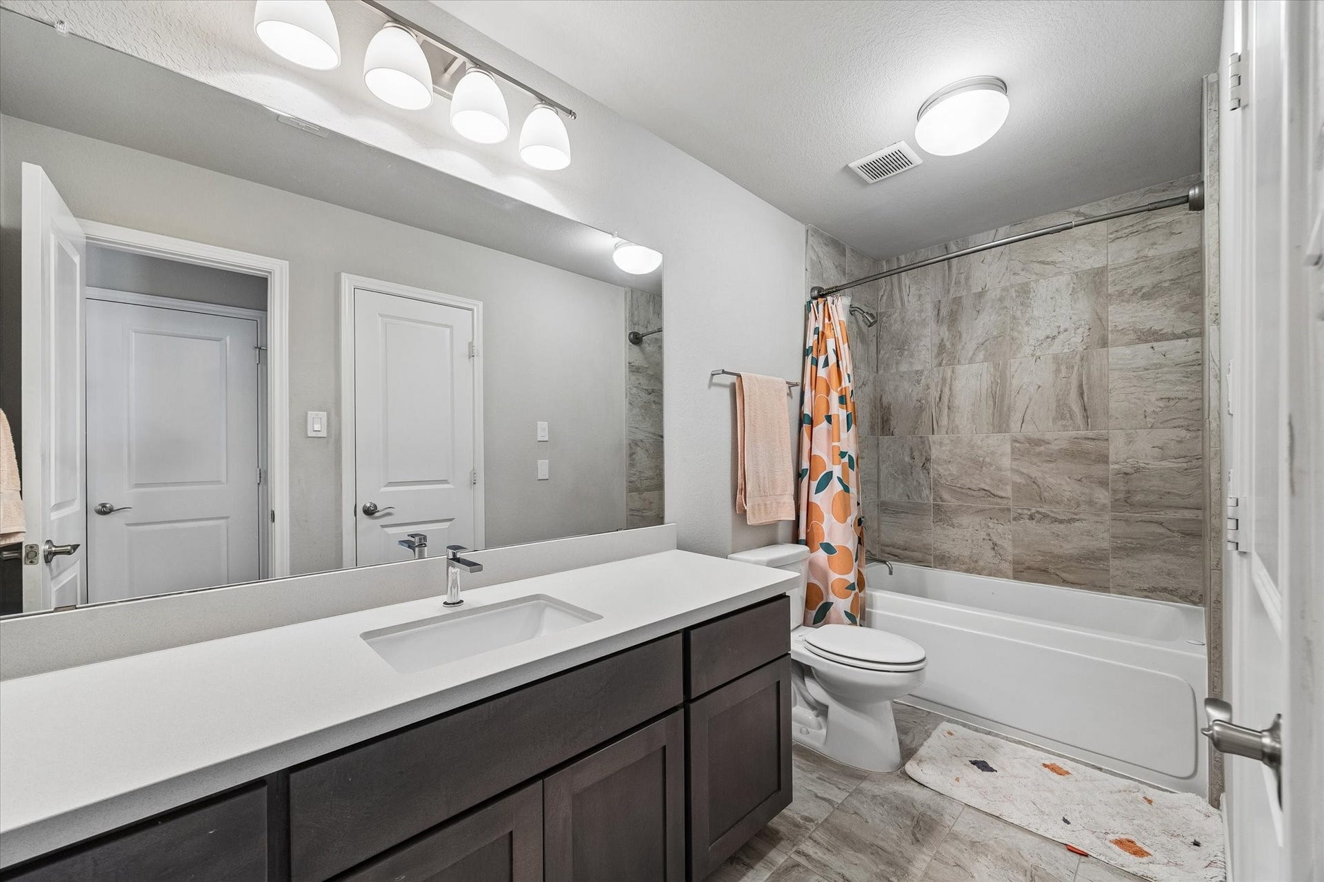 21322 Prairie Plains Lane, Richmond, TX 77406 Secondary bathroom features neutral tones, large vanitty area and direct en-suite to a secondary bedroom.