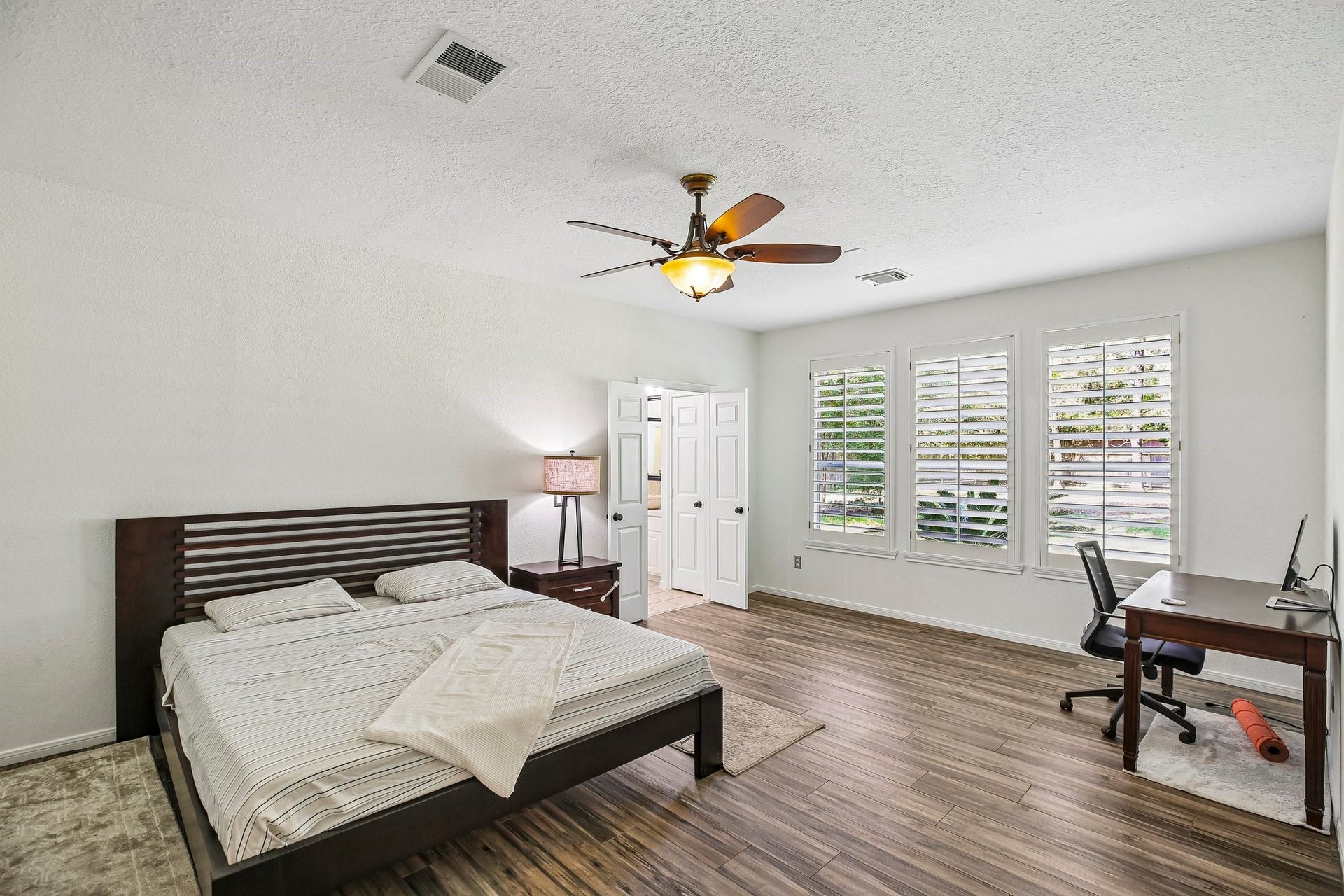 14 Guinevere Place, The Woodlands, TX 77384 14 Guinevere Place, The Woodlands, TX 77384