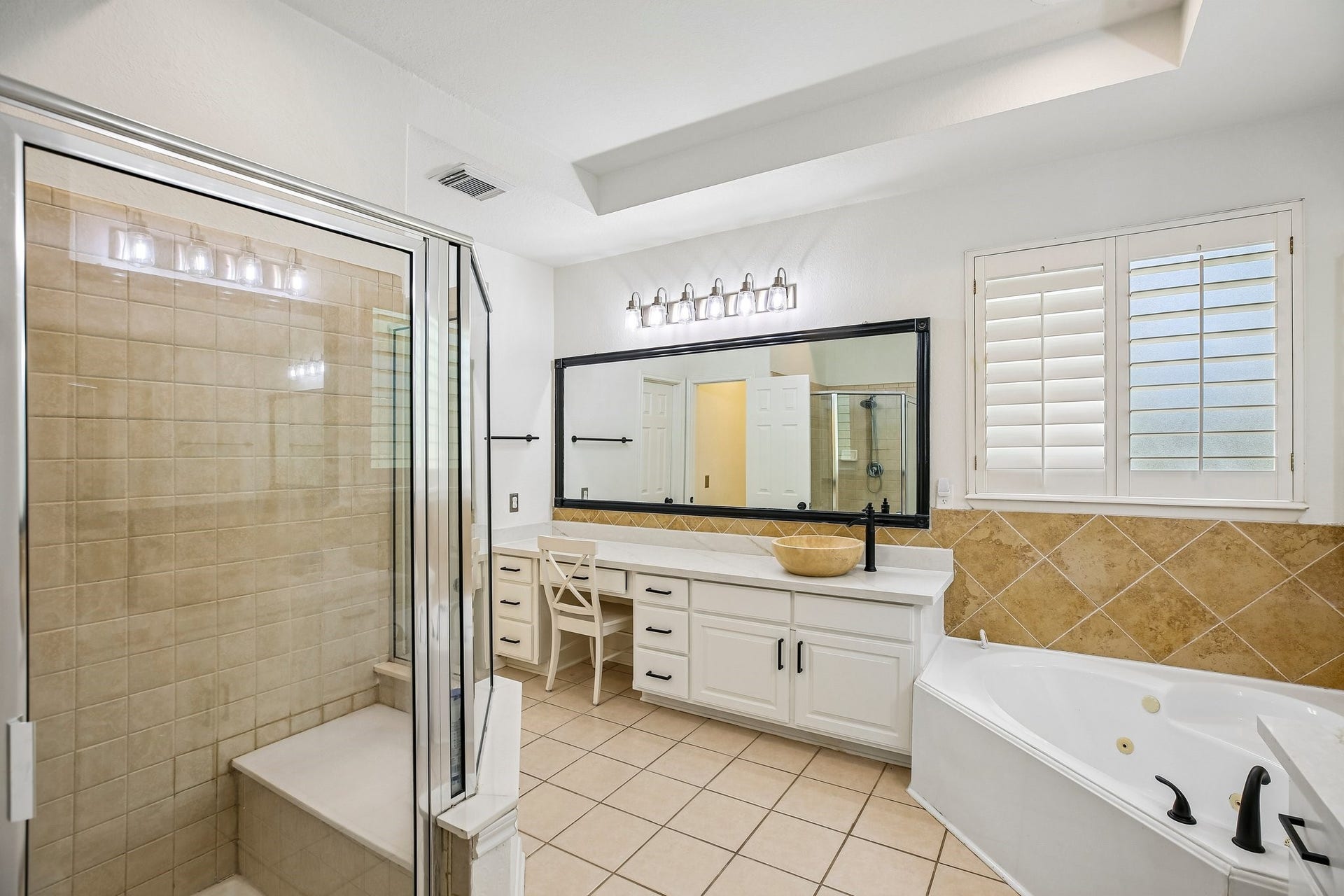 14 Guinevere Place, The Woodlands, TX 77384 14 Guinevere Place, The Woodlands, TX 77384