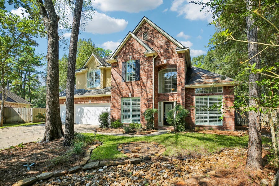 Property photo for 14 Guinevere Place, The Woodlands, TX