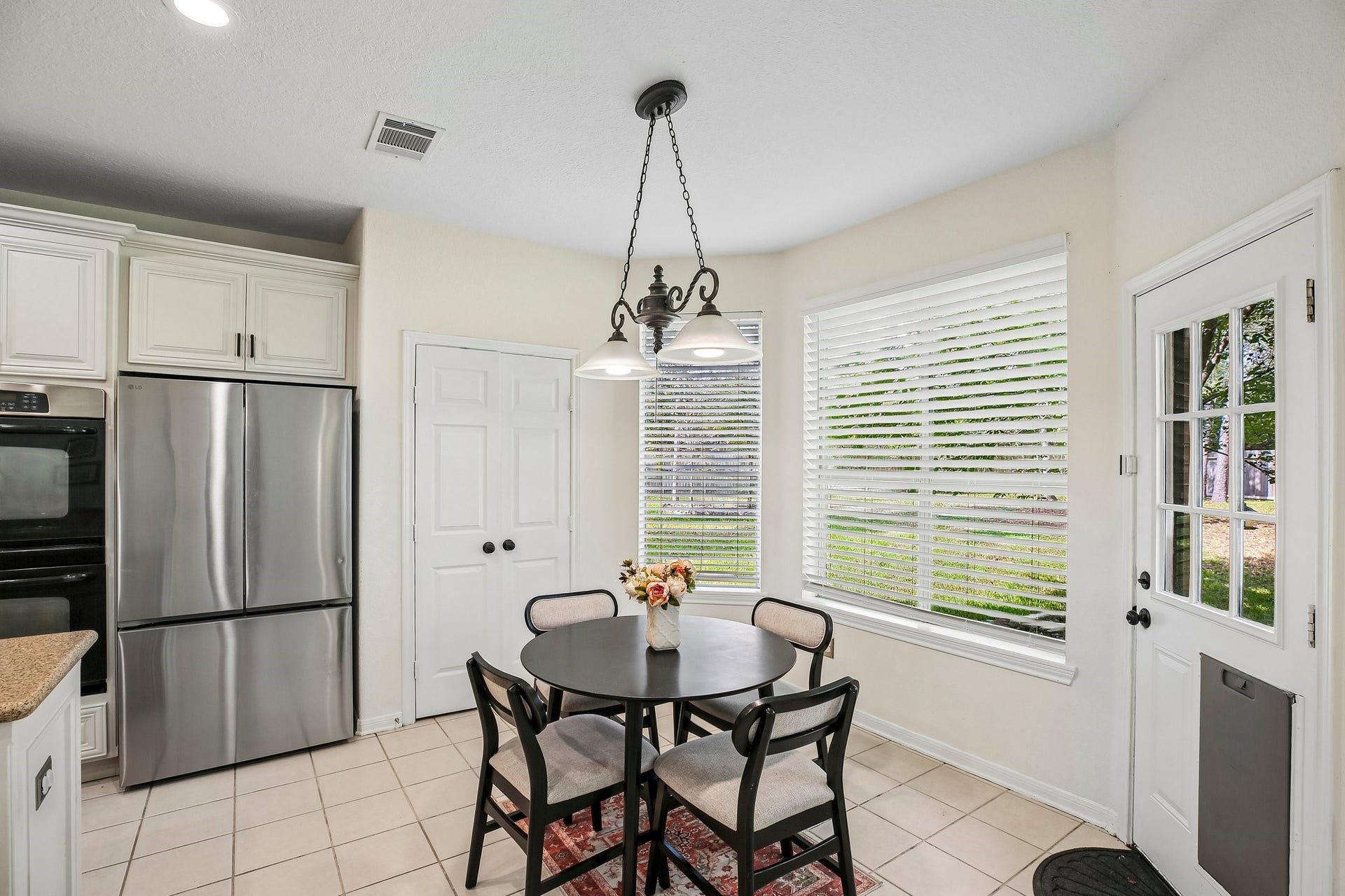 14 Guinevere Place, The Woodlands, TX 77384 14 Guinevere Place, The Woodlands, TX 77384
