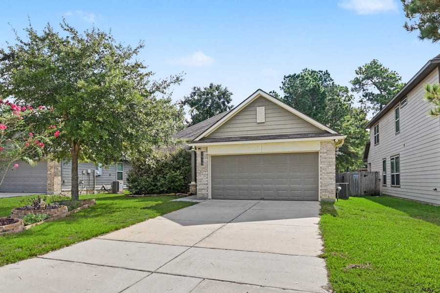 Property photo for 1919 Briar Grove Drive, Conroe, TX