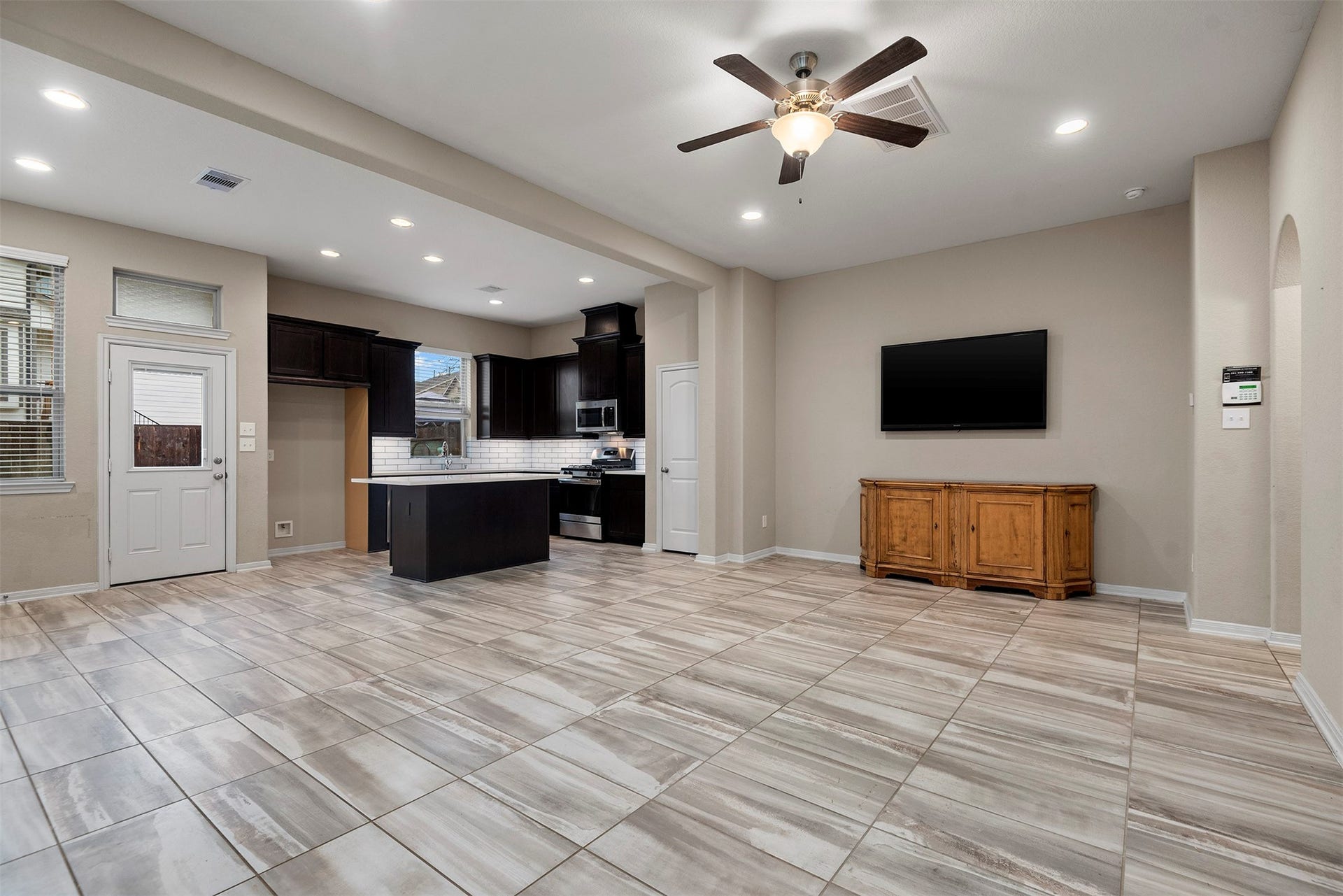 335 Biltmore Loop, Montgomery, TX 77316 335 Biltmore Loop, Montgomery, TX 77316