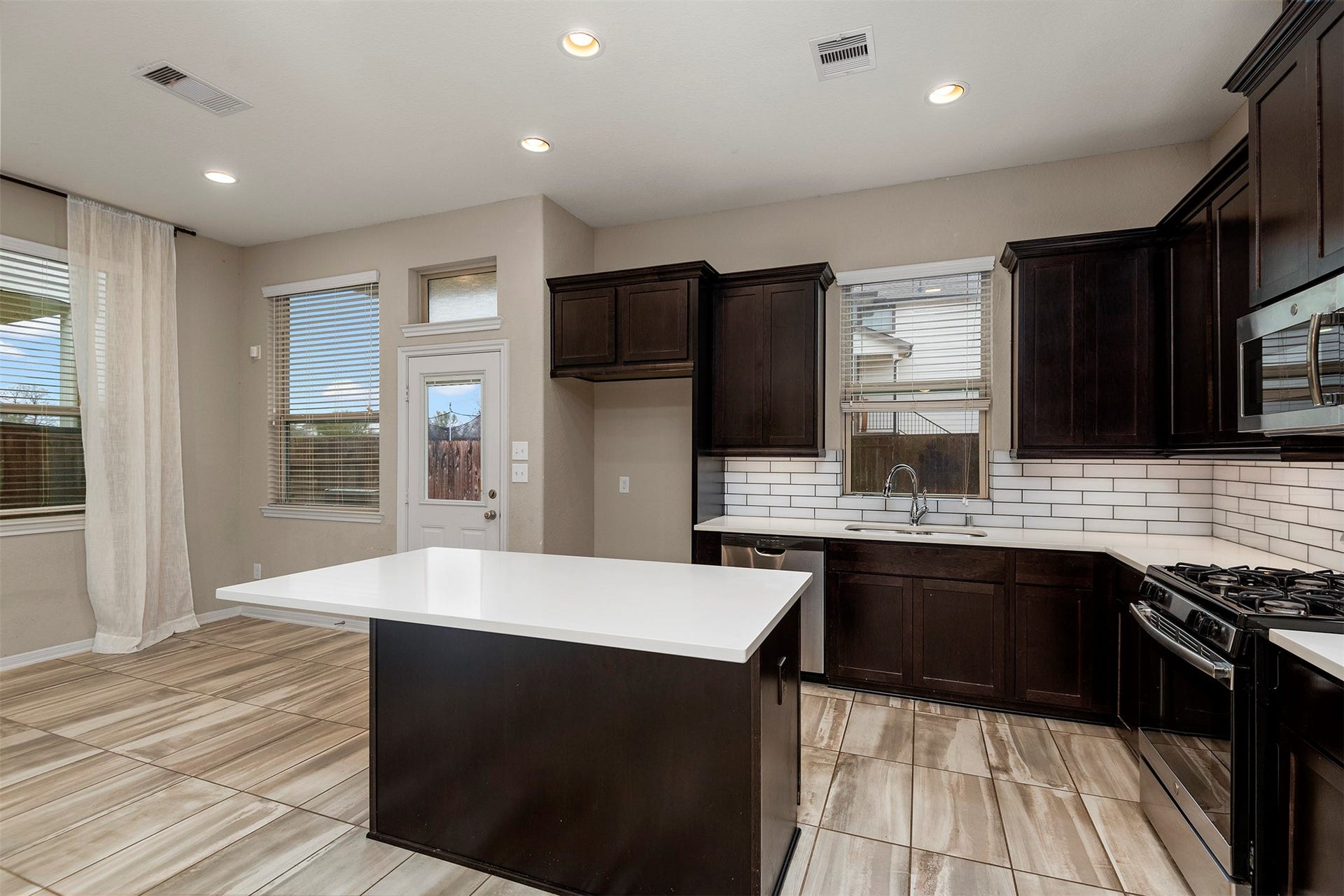 335 Biltmore Loop, Montgomery, TX 77316 335 Biltmore Loop, Montgomery, TX 77316
