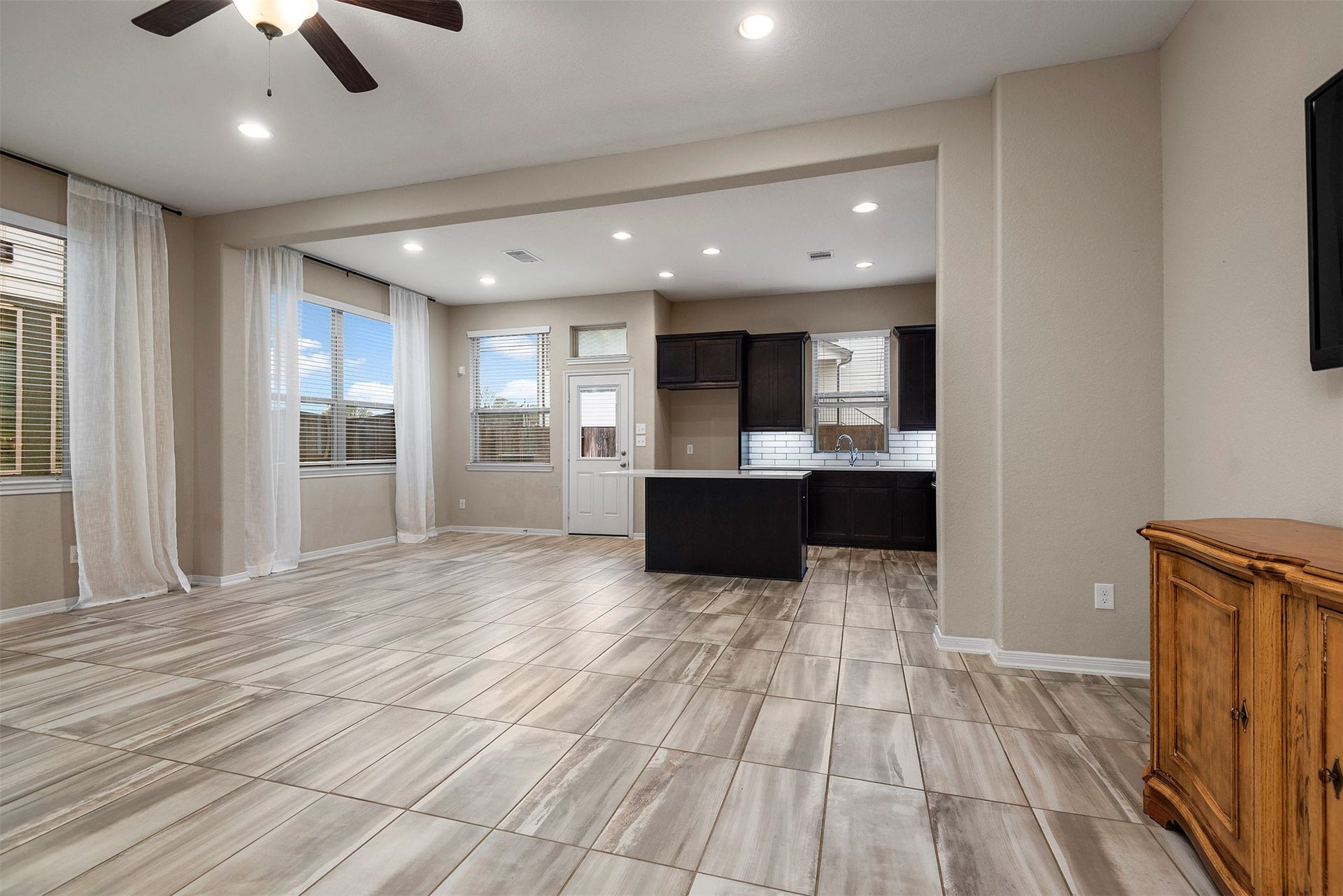 335 Biltmore Loop, Montgomery, TX 77316 335 Biltmore Loop, Montgomery, TX 77316