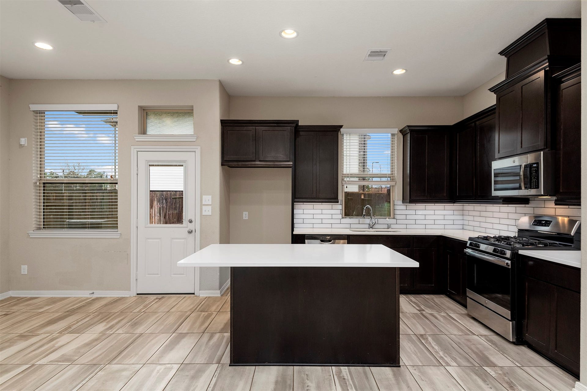 335 Biltmore Loop, Montgomery, TX 77316 335 Biltmore Loop, Montgomery, TX 77316