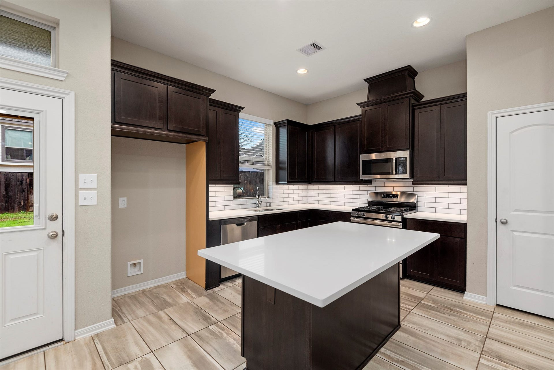 335 Biltmore Loop, Montgomery, TX 77316 335 Biltmore Loop, Montgomery, TX 77316