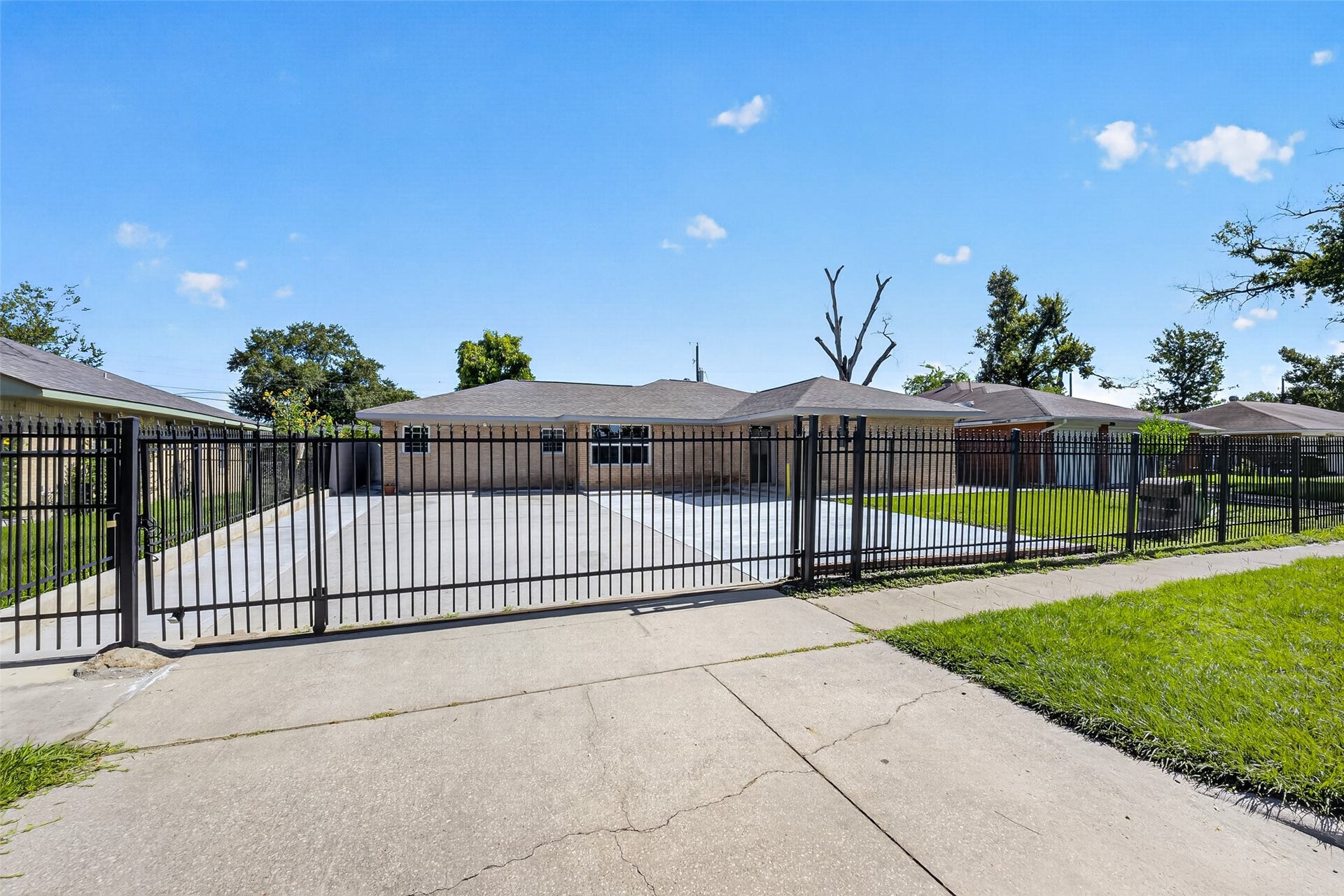 7950 Longridge Drive, Houston, TX 77055 7950 Longridge Drive, Houston, TX 77055