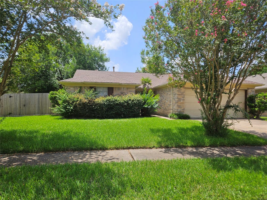 Property photo for 2822 Chimneystone Drive, Sugar Land, TX