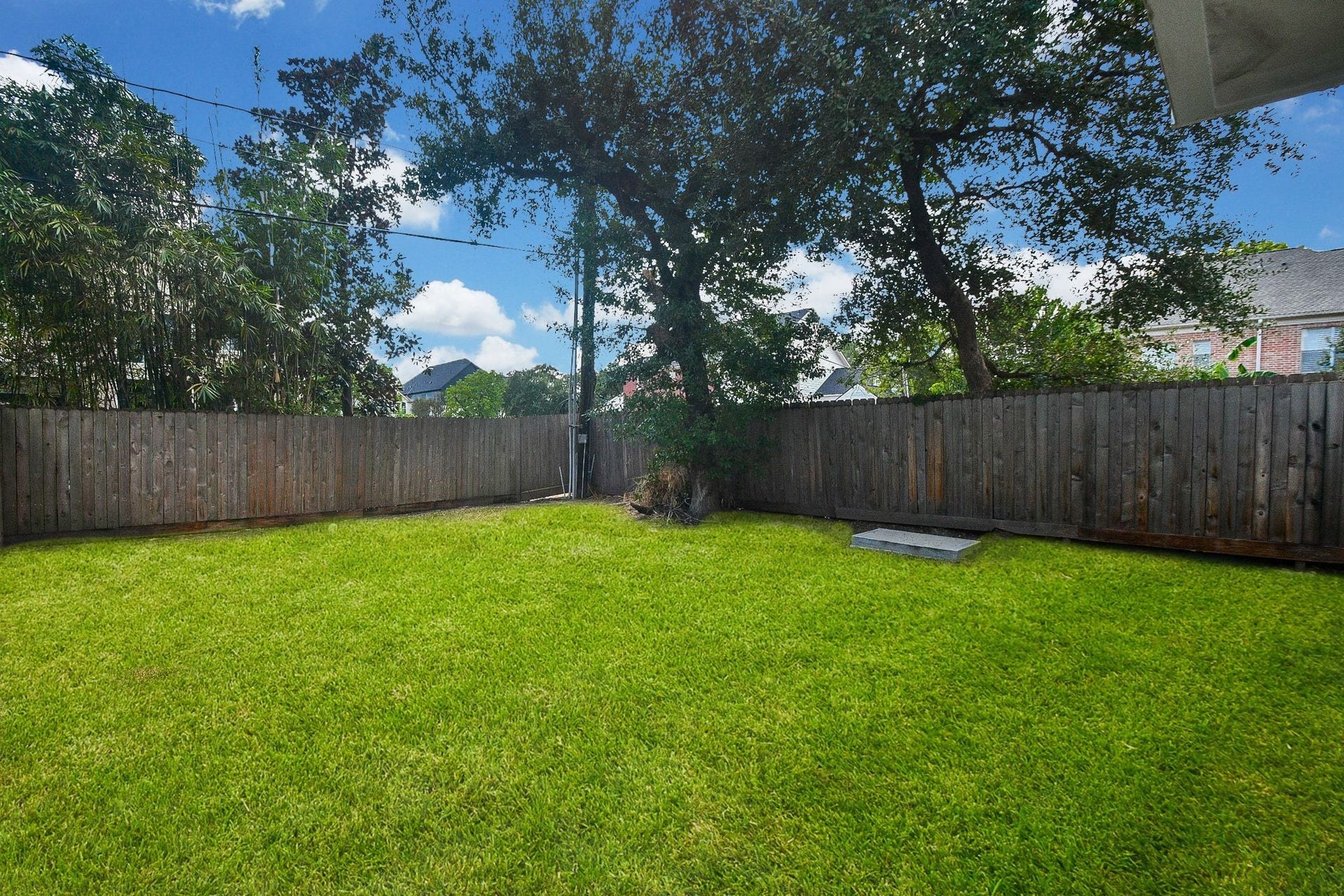 4031 Lanark Lane, #B, Houston, TX 77025 Here's another full view of your tremendous green lawn and privacy fencing surrounding the back property.