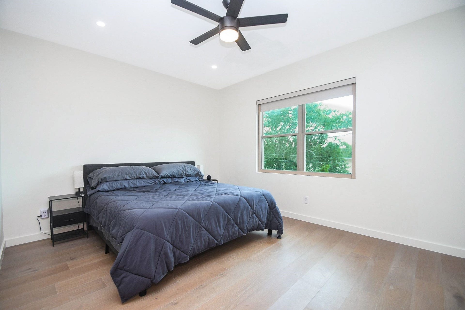 4031 Lanark Lane, #B, Houston, TX 77025 A spacious secondary bedroom invites lots of natural light and generous wall/floor space.