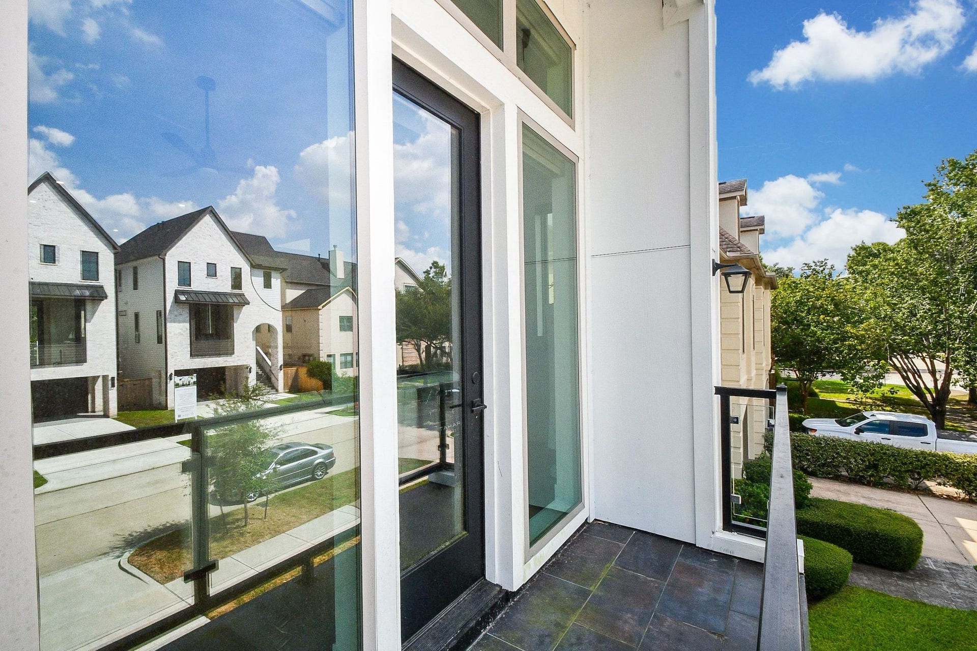 4031 Lanark Lane, #B, Houston, TX 77025 This is your luxurious primary suite balcony.