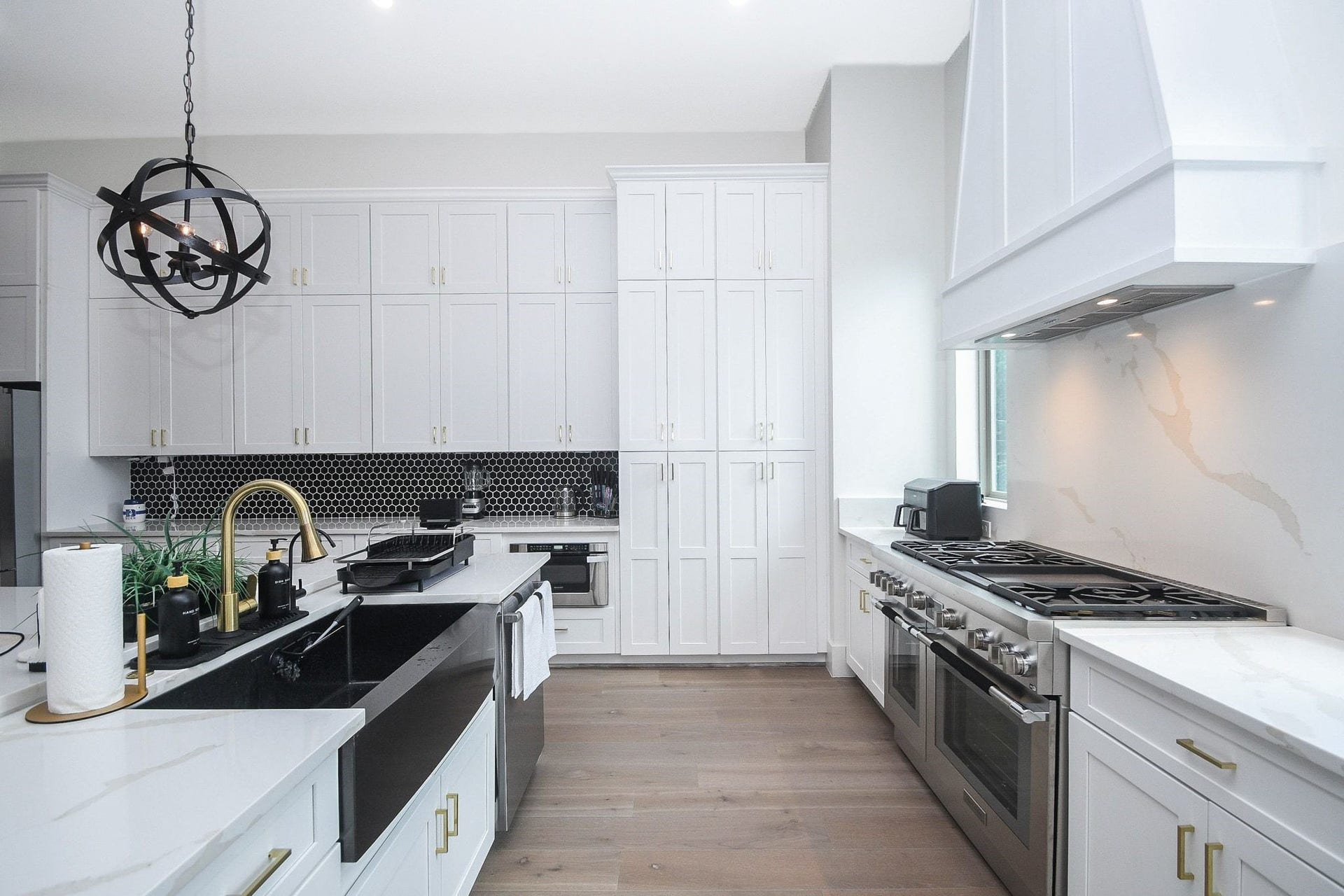 4031 Lanark Lane, #B, Houston, TX 77025 Tasking, prepping and serving are nicely accomplished in this state-of-the-art modern kitchen with room for every crucial appliance and kitchen gadget! Note the dark farmhouse style sink, with front apron. Stunning!