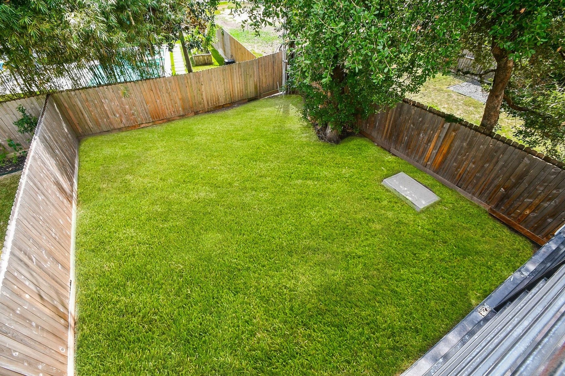 4031 Lanark Lane, #B, Houston, TX 77025 Friendly birds flying by agree that you've got a winner!