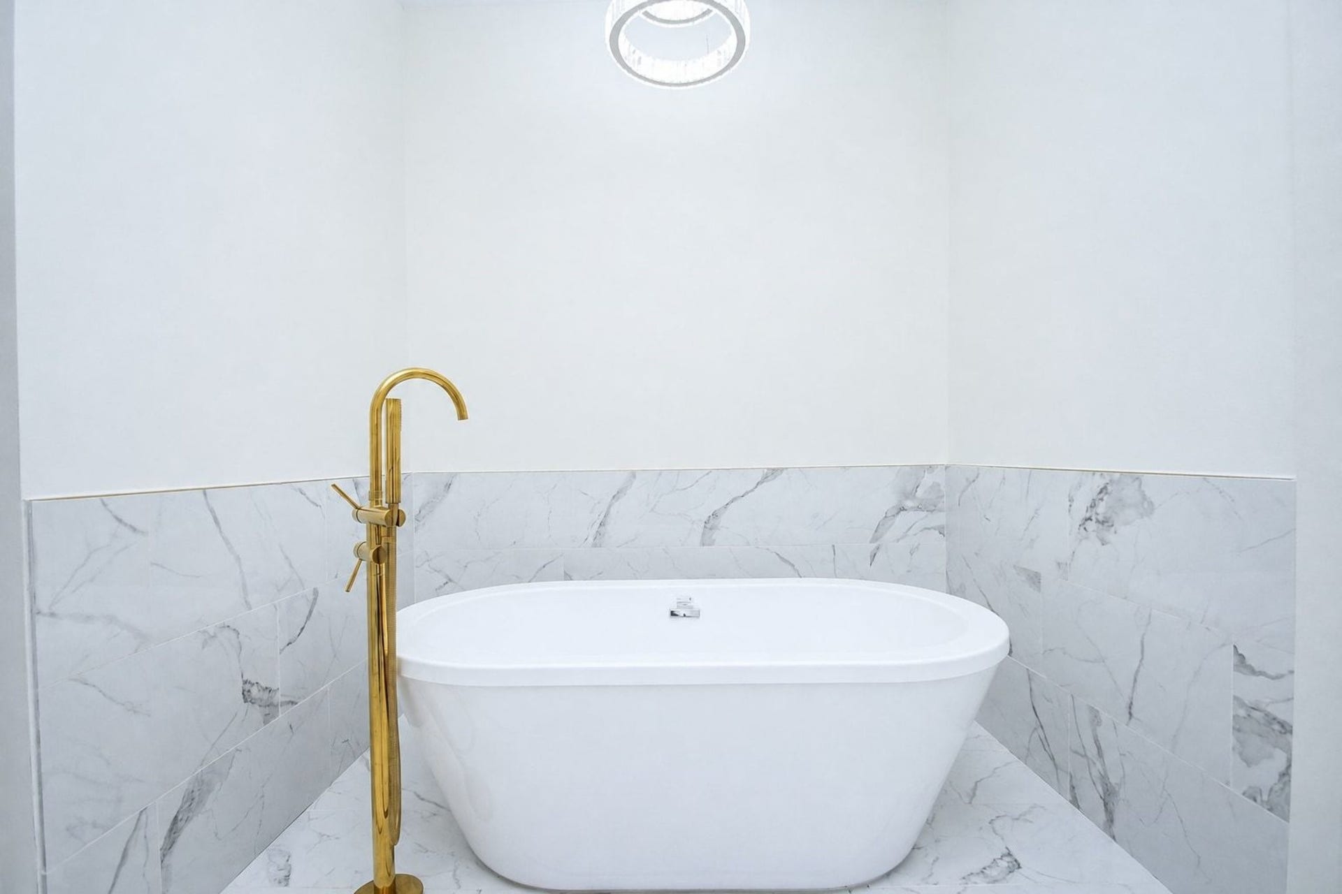 4031 Lanark Lane, #B, Houston, TX 77025 How inviting is your luxurious primary bathtub? Soak in elegant style!