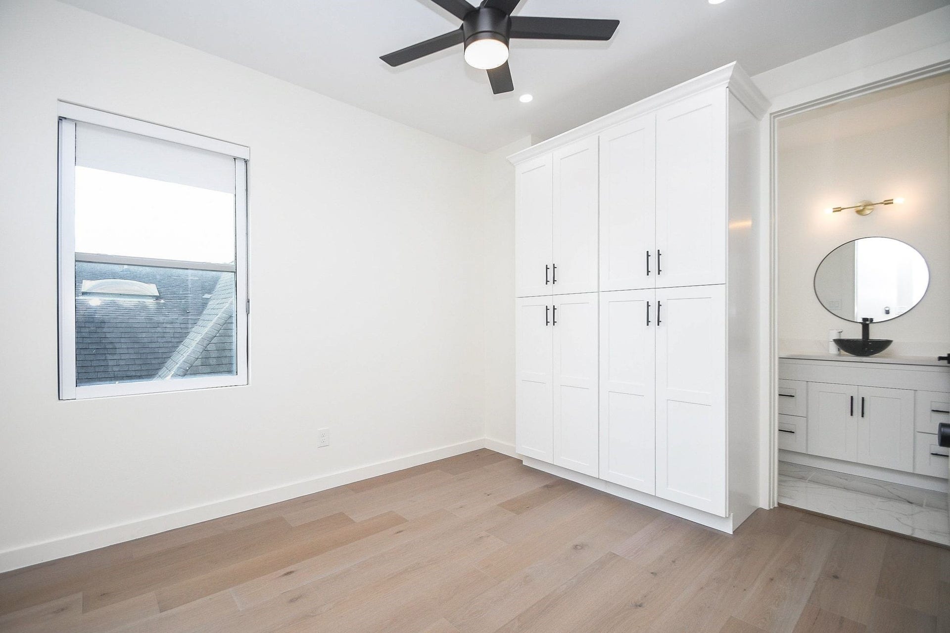 4031 Lanark Lane, #B, Houston, TX 77025 What a sublime secondary bedroom with tremendous built in storage and full ensuite bath, just like all bedrooms.