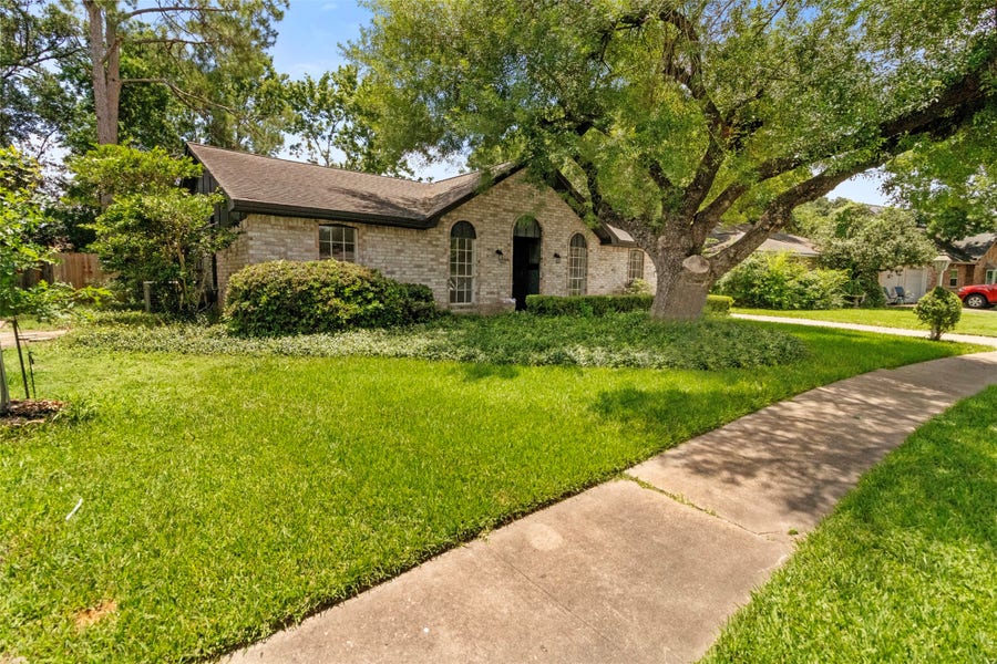 Property photo for 9211 Meaux Drive, Houston, TX