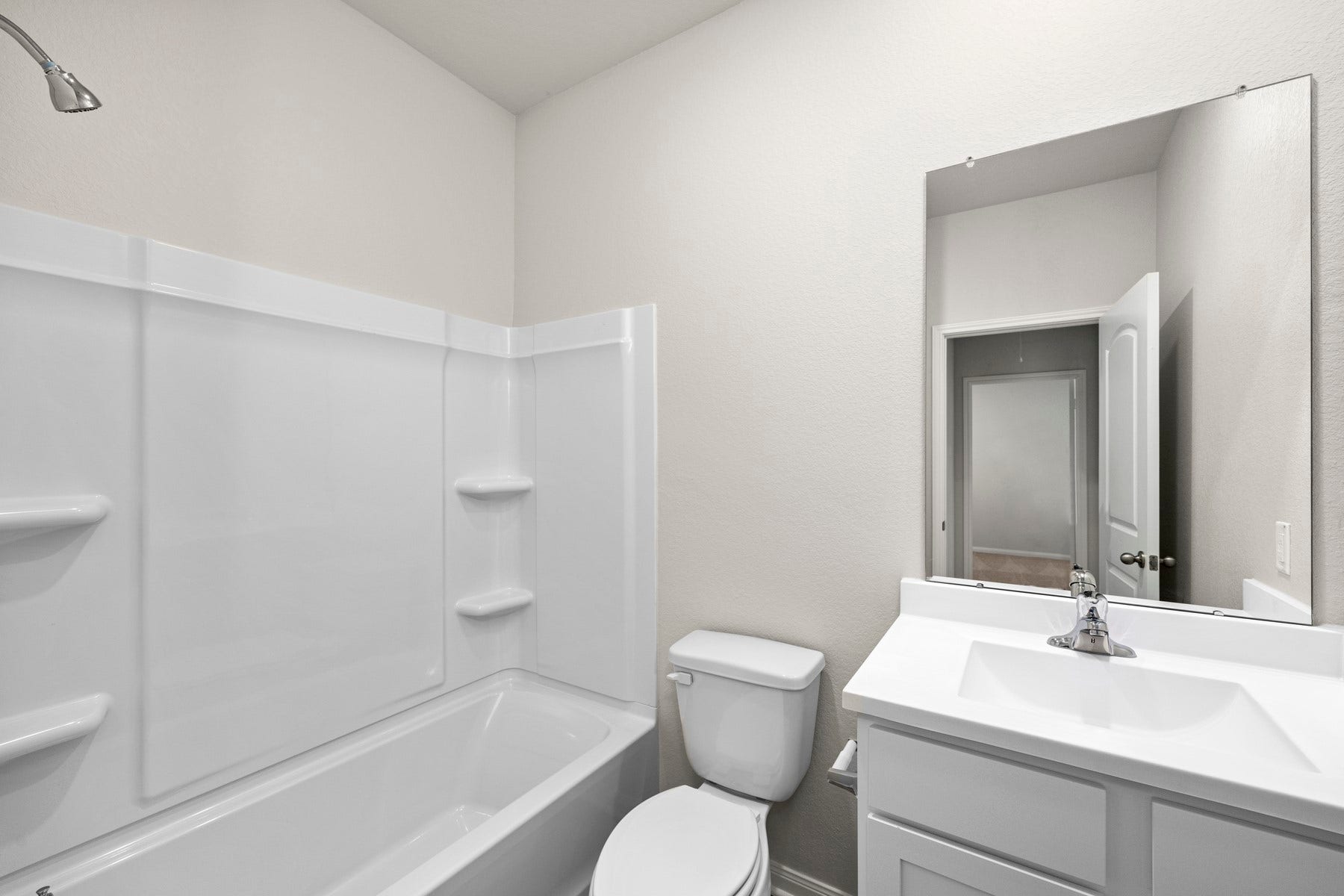 6414 Autumn Equinox Drive, Houston, TX 77048 The secondary bathroom is conveniently located centrally in the home.