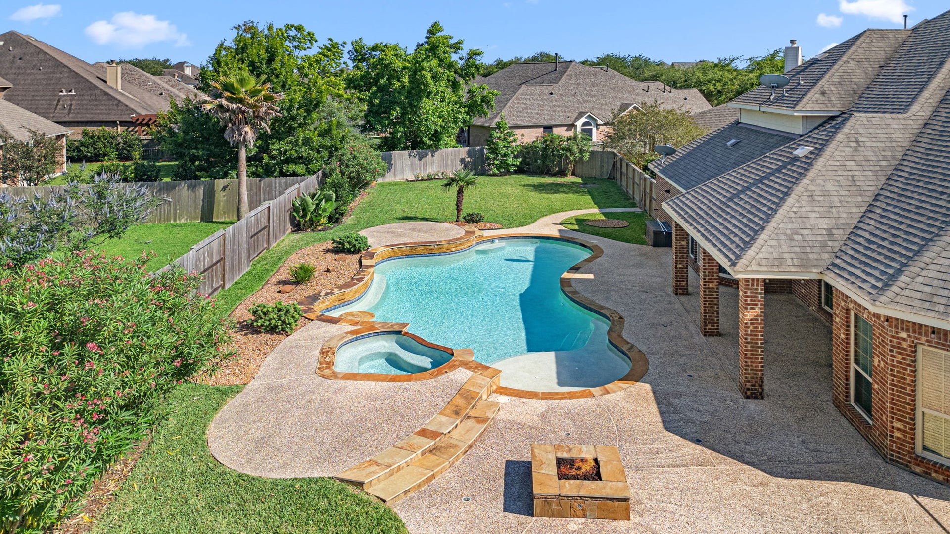 2873 Casciano Court, League City, TX 77573 One of the LARGEST lots in Tuscan Lakes