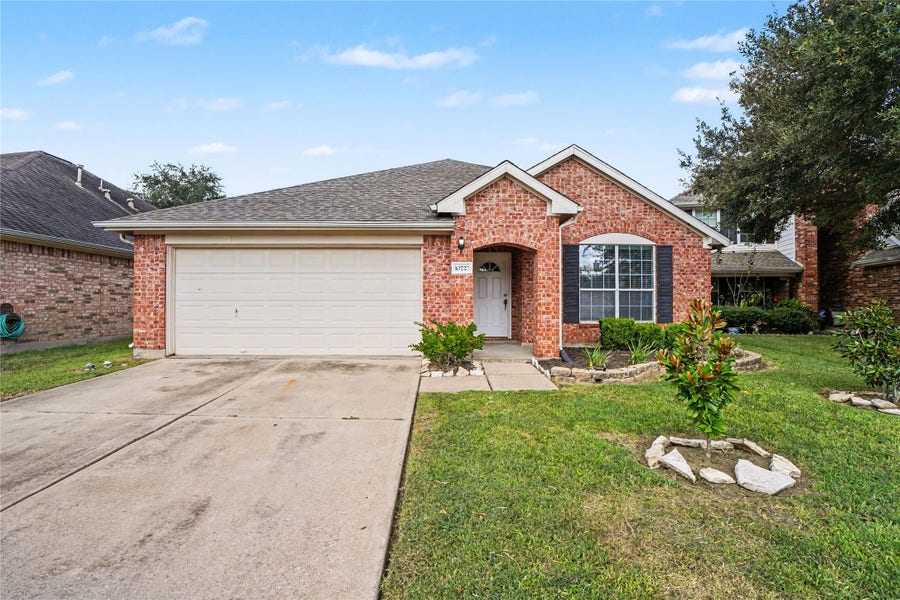 Property photo for 10727 Acacia Forest Trail, Houston, TX
