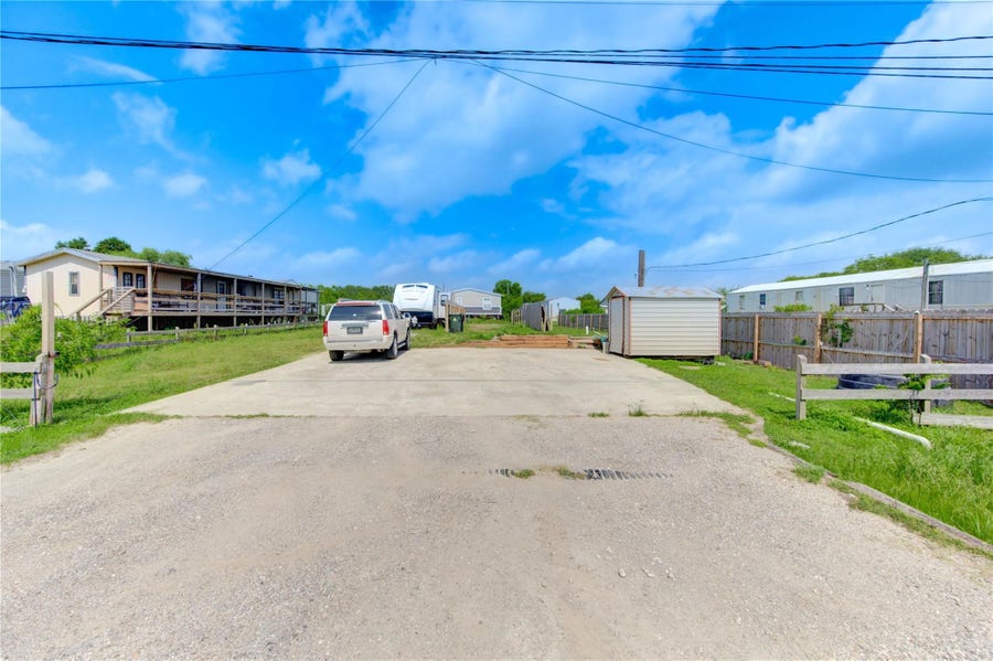 Property photo for 936 13th Street, Dickinson, TX