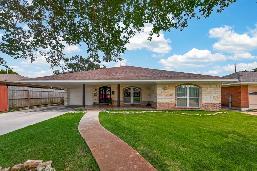 Property photo for 706 Heron Lane, Pasadena, TX