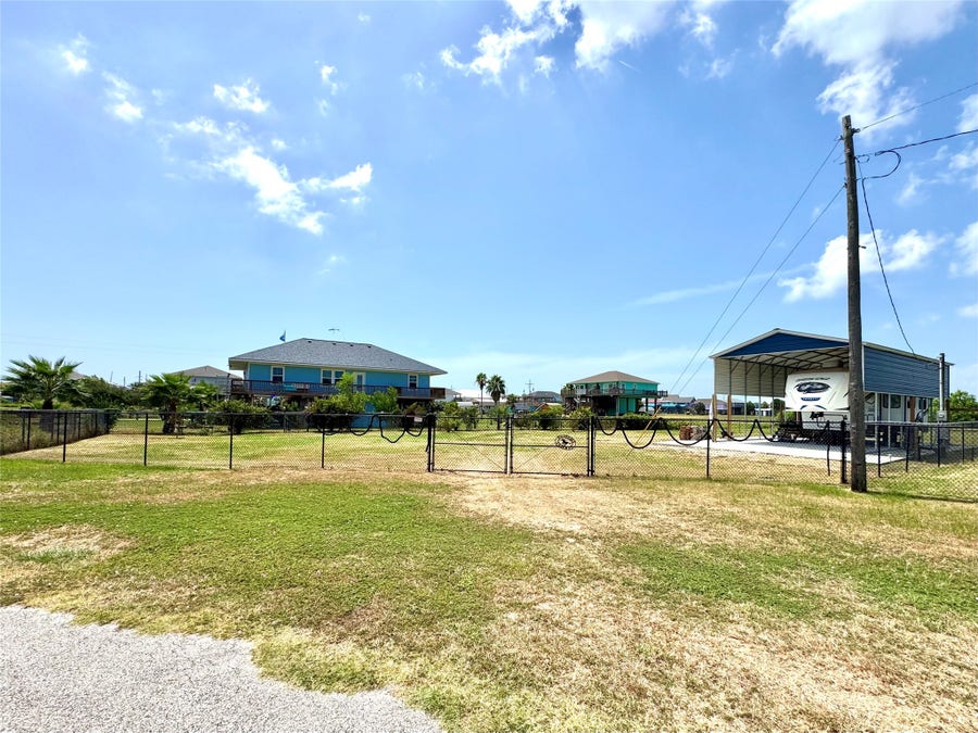 Property photo for 915 W Verdia Drive, Crystal Beach, TX