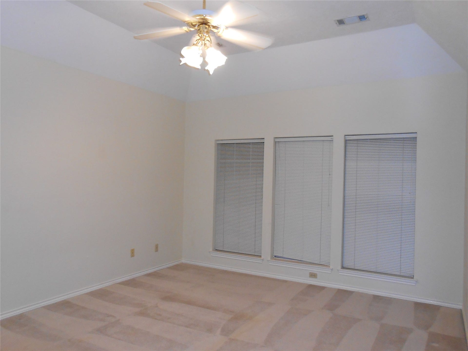 18 Crescent View Court, The Woodlands, TX 77381 18 Crescent View Court, The Woodlands, TX 77381