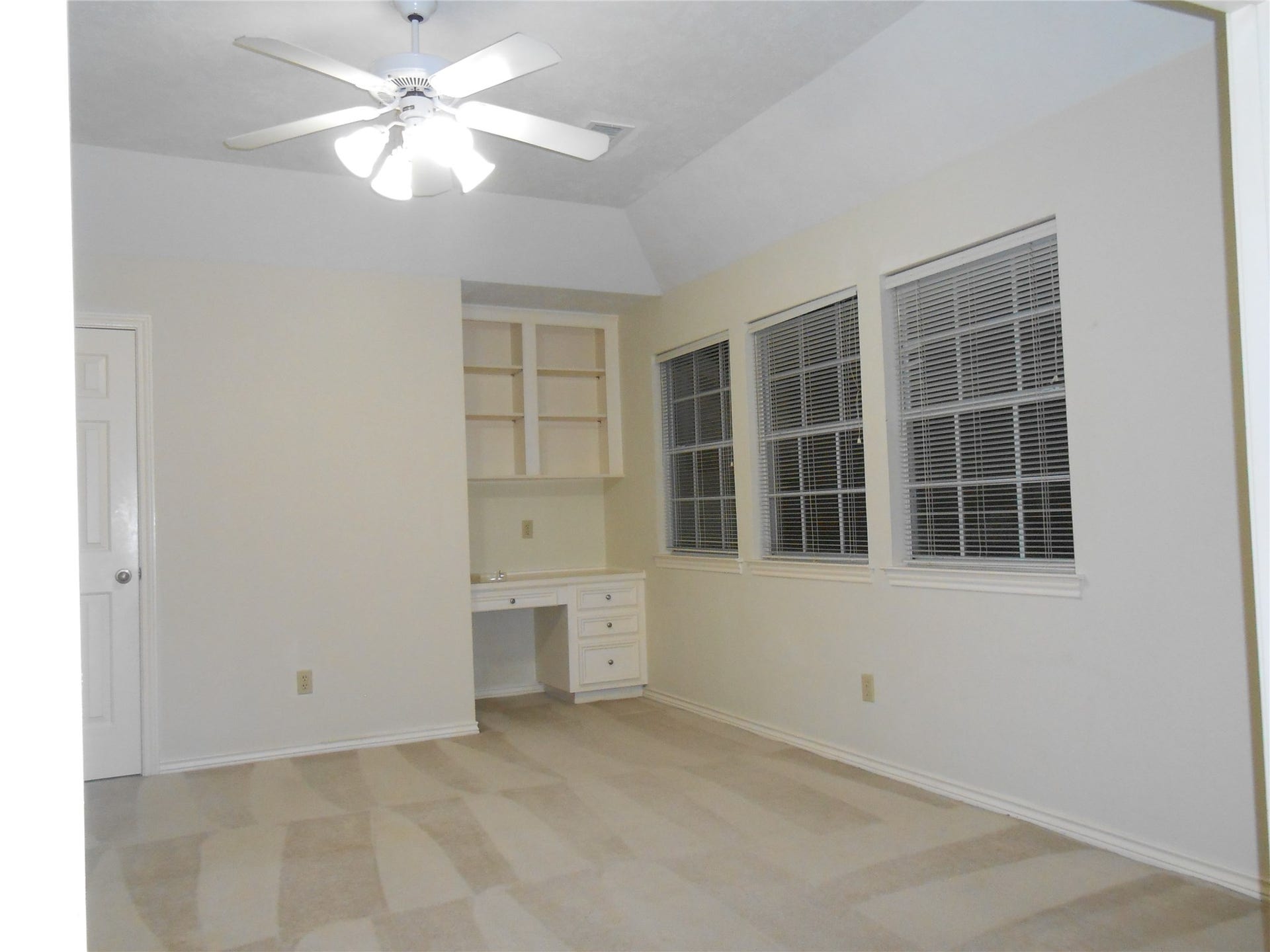 18 Crescent View Court, The Woodlands, TX 77381 18 Crescent View Court, The Woodlands, TX 77381