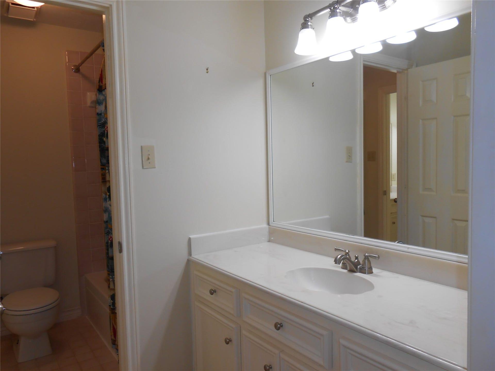 18 Crescent View Court, The Woodlands, TX 77381 18 Crescent View Court, The Woodlands, TX 77381