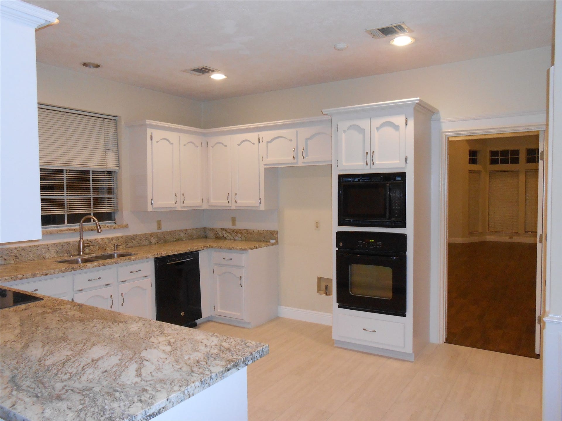 18 Crescent View Court, The Woodlands, TX 77381 18 Crescent View Court, The Woodlands, TX 77381