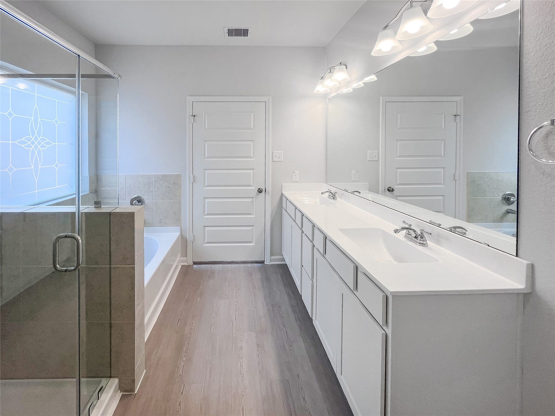 3442 Brushy Marsh Drive, Richmond, TX 77406 The Waring III- Primary Bathroom with Dual Vanities, Separate Garden tub and Walk-in Shower. Sample image for illustration; upgrades, options, and colors may vary.